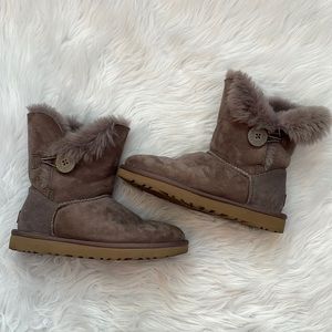 UGG Bailey Button Boots. Women’s Size 7. Button style. Taupe Color